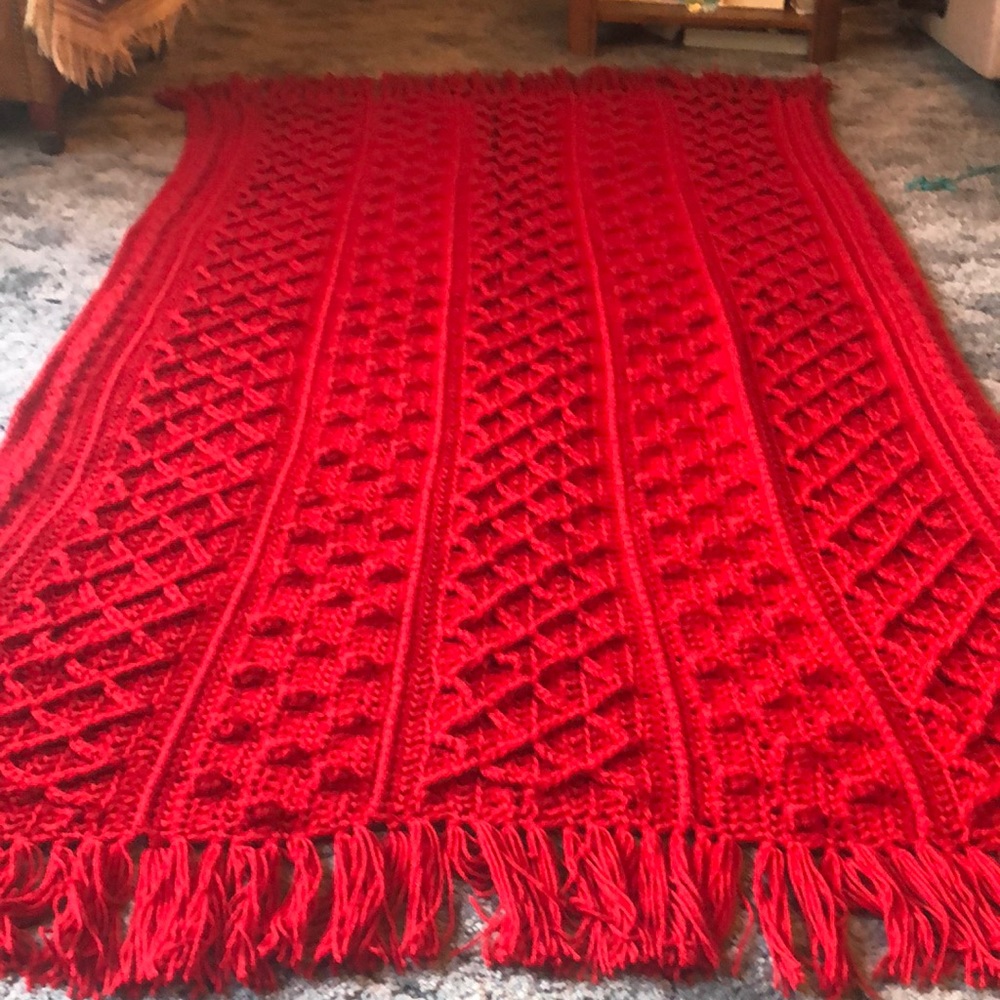 🚘 Pull Me Over Red Fisherman Style Afghan w/ Fringe Hand Crocheted in Red